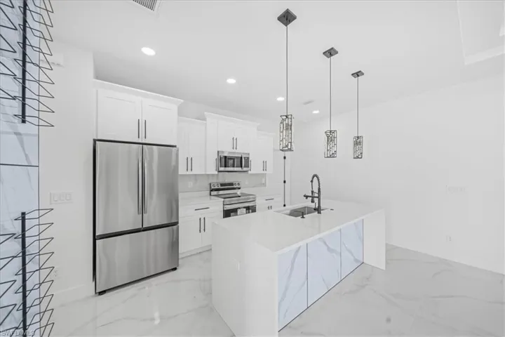 1420 Ne 12th Pl, Cape Coral, Florida 33909