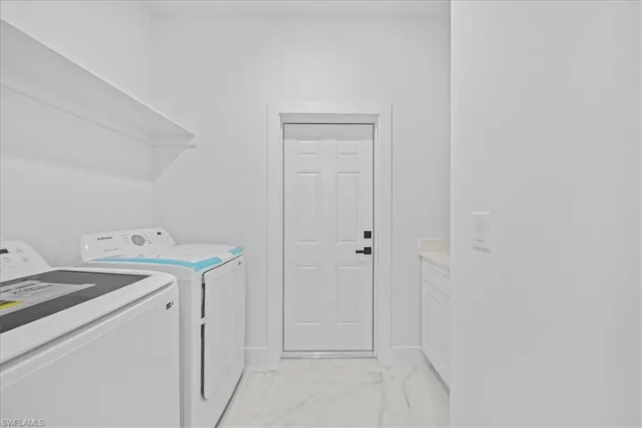 1420 Ne 12th Pl, Cape Coral, Florida 33909
