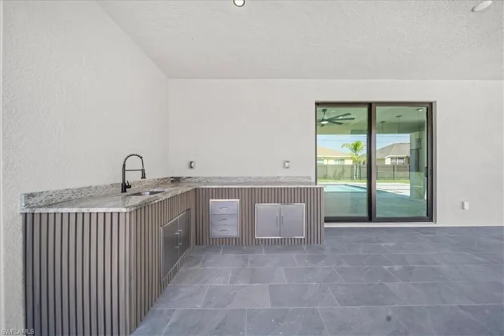 1420 Ne 12th Pl, Cape Coral, Florida 33909