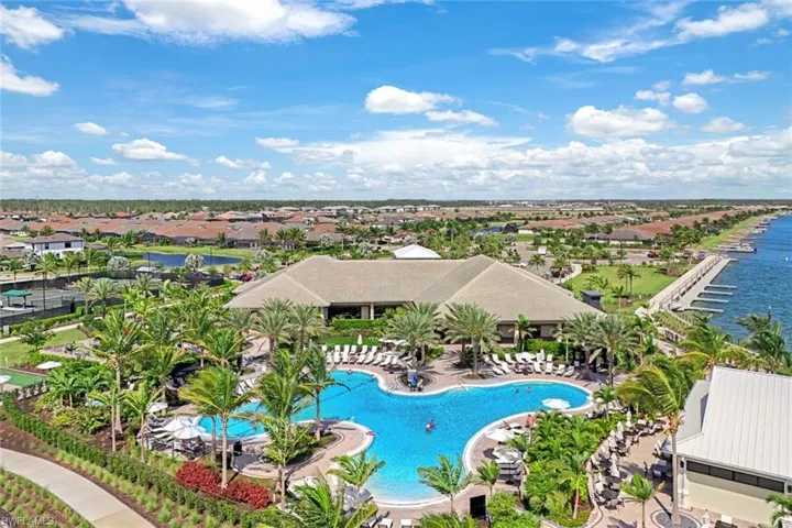 Resort Pool, Hot tub and Bahama Bar