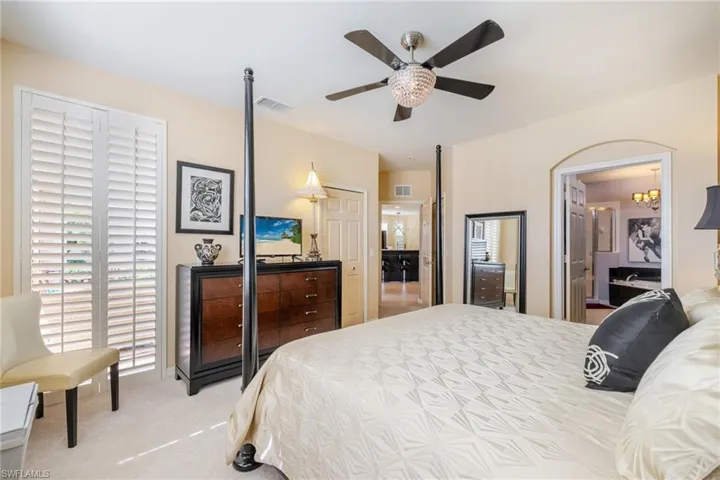 6225  Wilshire Pines  CIR, Naples, FL 34109