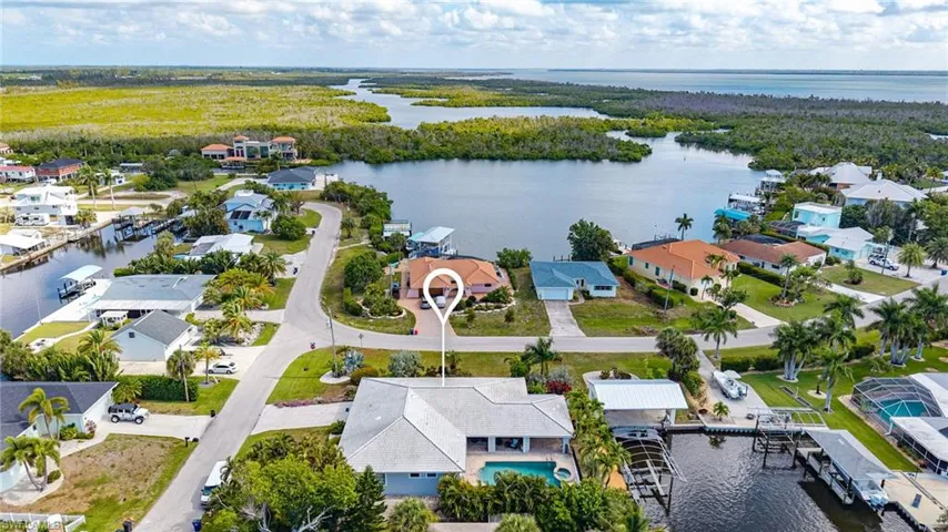 2805 8th Ave, St. James City, Florida 33956