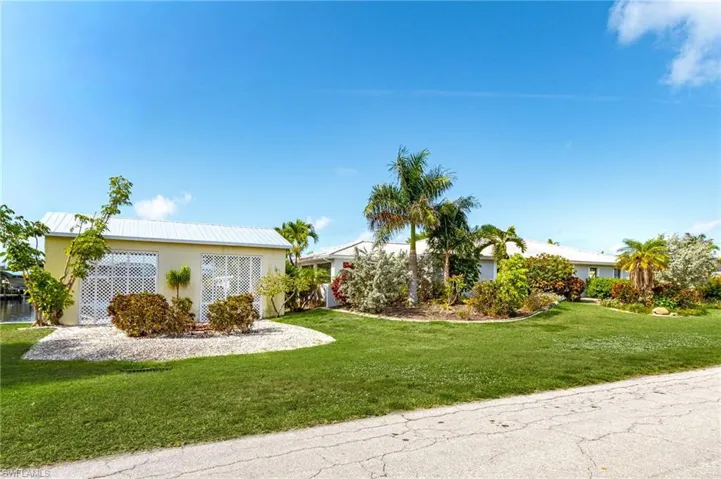 2805 8th Ave, St. James City, Florida 33956