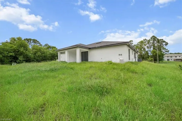 668 / 670 Chemstrand St E, Lehigh Acres, Florida 33974