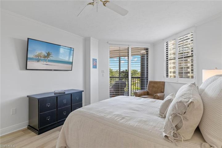 Large space as well with access to lanai
