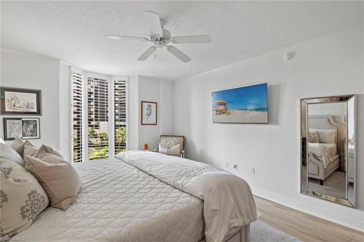 Another view of this large space with bay window