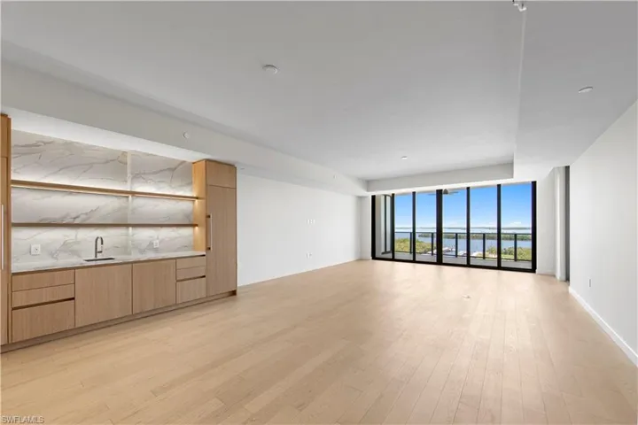 Italkraft Cabinetry, Polished Porcelain, ,Task Lighting, West Bar, 10' Island, 102 Bottle Dual Zone Wine Fridge