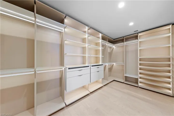 Italkraft Custom Primary Closet