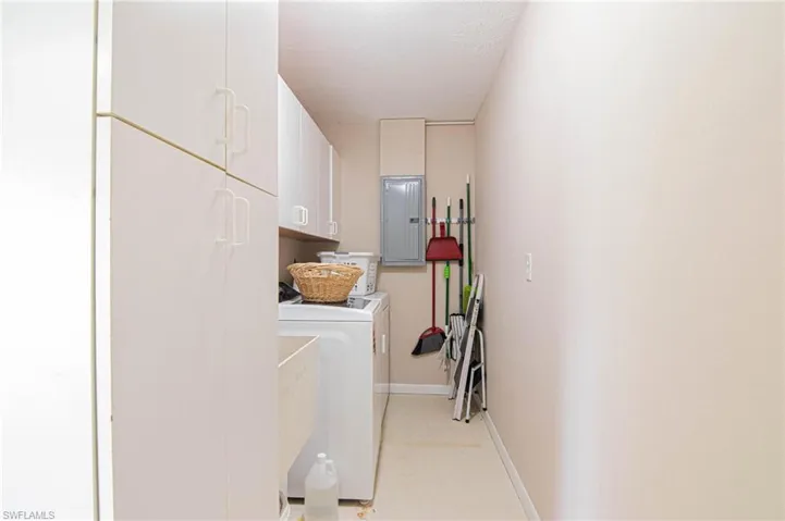926 Se 26th Ter, Cape Coral, Florida 33904