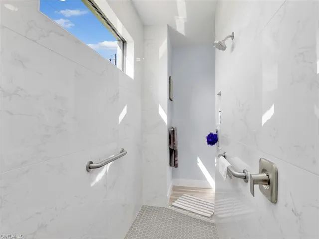 Bathroom featuring tiled shower