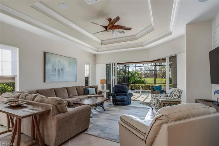 Great room w/ sliding doors to lanai