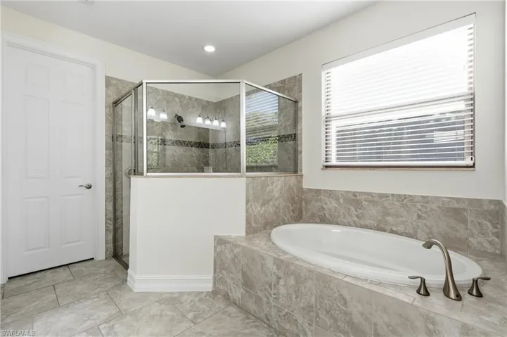 16329 Aberdeen Way, Naples, Florida 34110