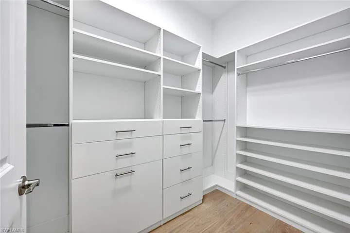 Owners Closet 1/2