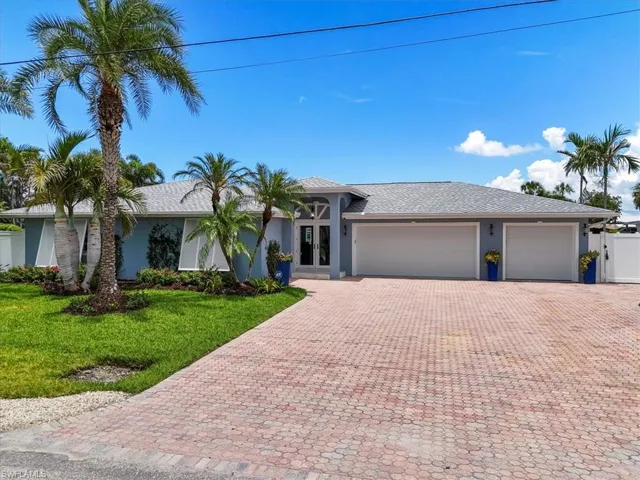 Extra office space off of the garage