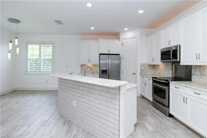 1371  Michigan  AVE, Naples, FL 34103