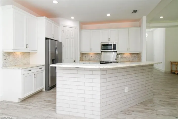 1371  Michigan  AVE, Naples, FL 34103