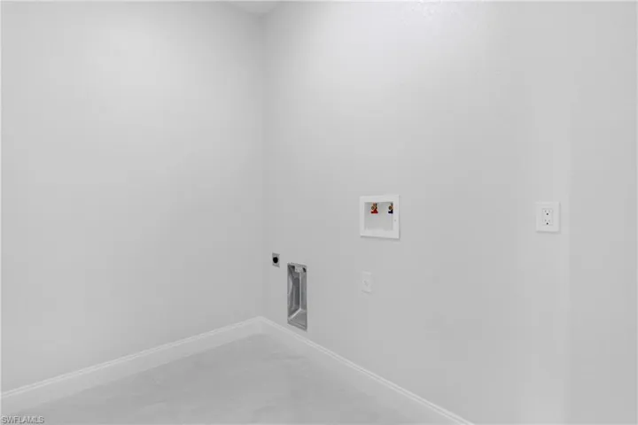 Laundry room with hookup for an electric dryer and hookup for a washing machine