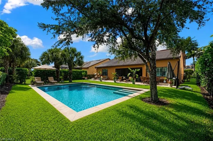 16213 Camden Lakes Cir, Naples, Florida 34110