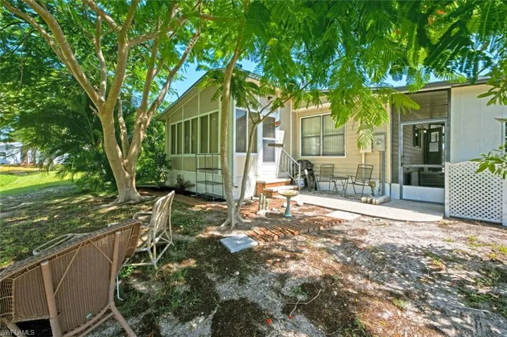 621 Charlemagne Blvd, Naples, Florida 34112