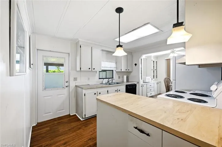 621 Charlemagne Blvd, Naples, Florida 34112