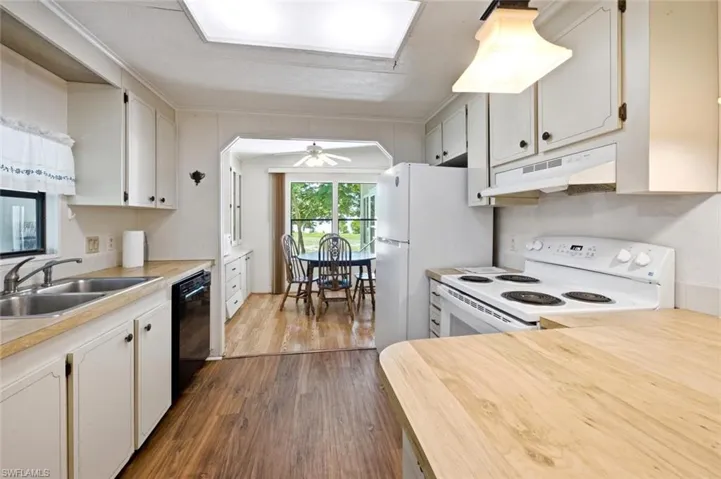 621 Charlemagne Blvd, Naples, Florida 34112