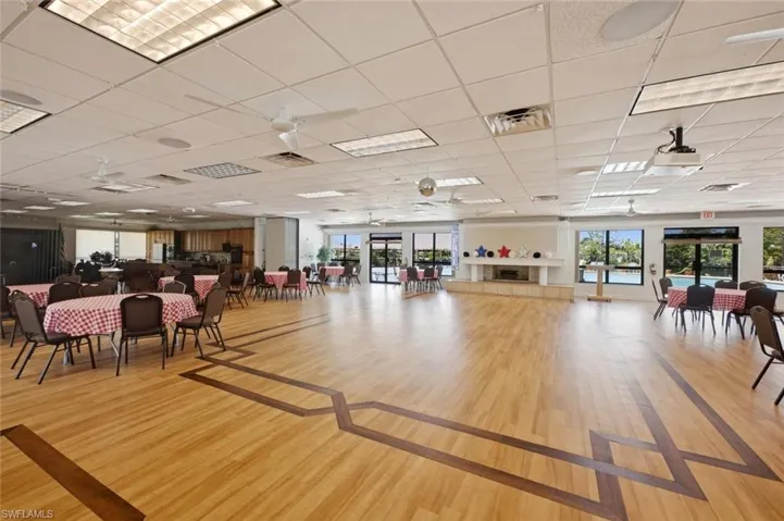 621 Charlemagne Blvd, Naples, Florida 34112