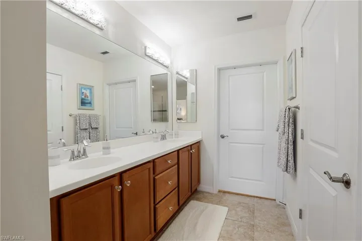 15145 Palmer Lake Cir 103, Naples, Florida 34109