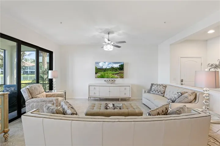 15145 Palmer Lake Cir 103, Naples, Florida 34109