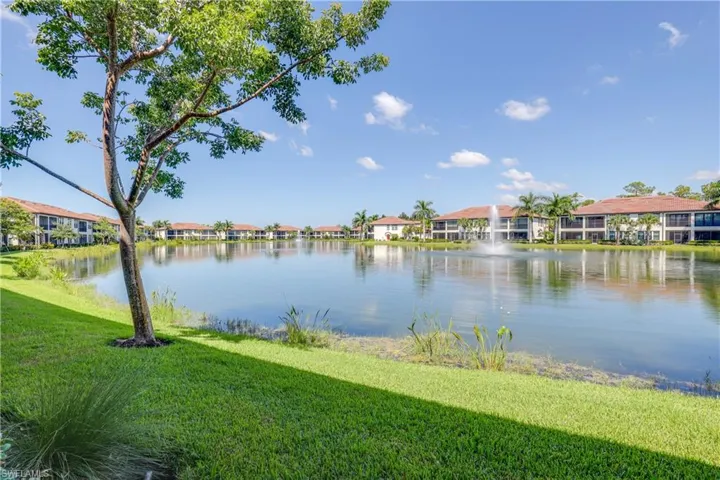 15145 Palmer Lake Cir 103, Naples, Florida 34109