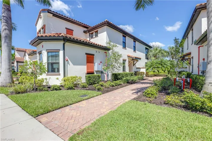 15145 Palmer Lake Cir 103, Naples, Florida 34109