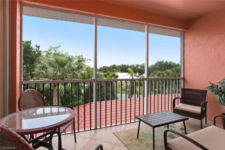519 Roma Ct 306, Naples, Florida 34110