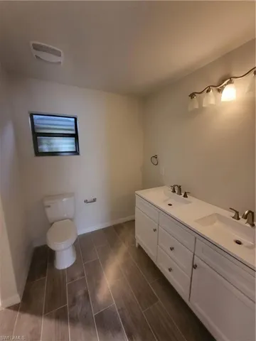 1714 Ne 10th Ln, Cape Coral, Florida 33909