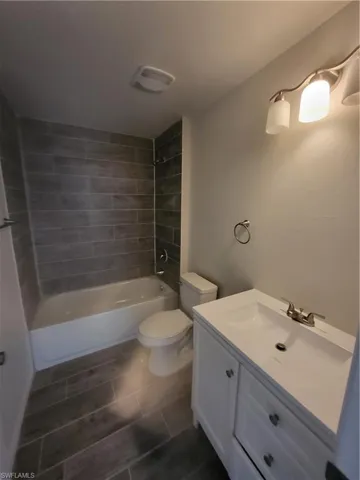 1714 Ne 10th Ln, Cape Coral, Florida 33909
