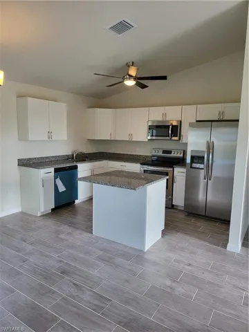 1714 Ne 10th Ln, Cape Coral, Florida 33909