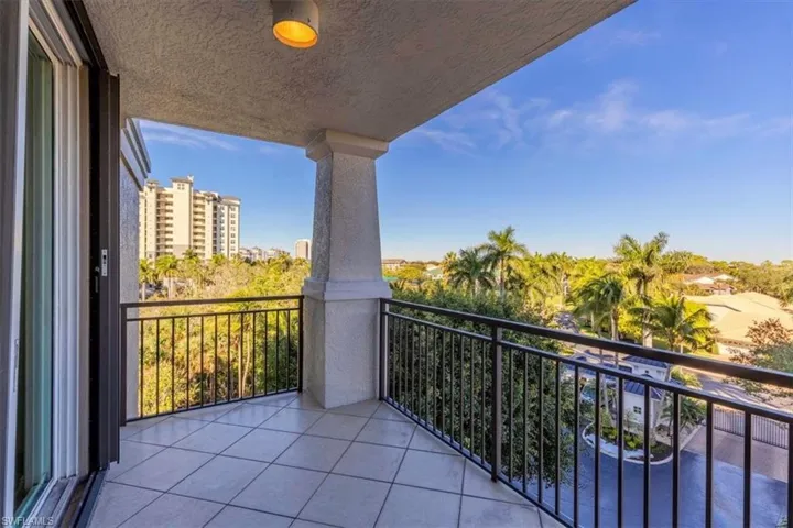 Open Balcony from 2 guest rooms
