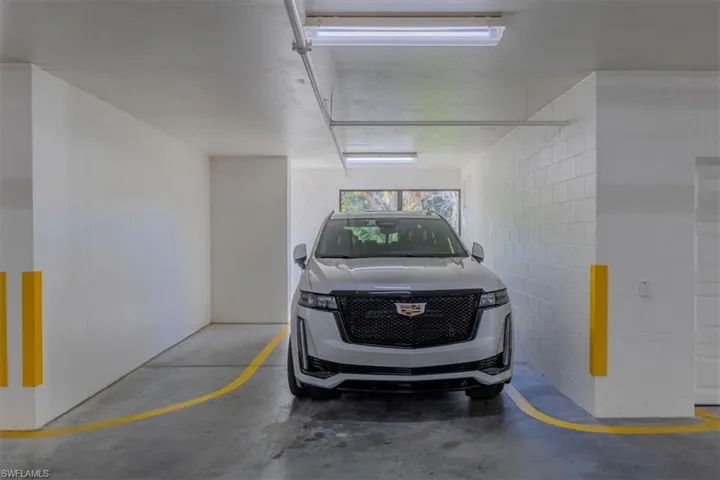 Prime Oversized Garage Parking space