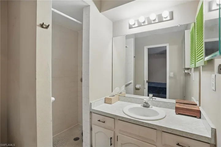 1303 SE 33rd  TER, Cape Coral, FL 33904