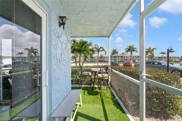 240  Palm  DR, Naples, FL 34112