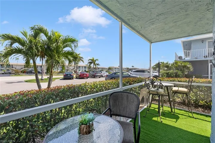 240  Palm  DR, Naples, FL 34112