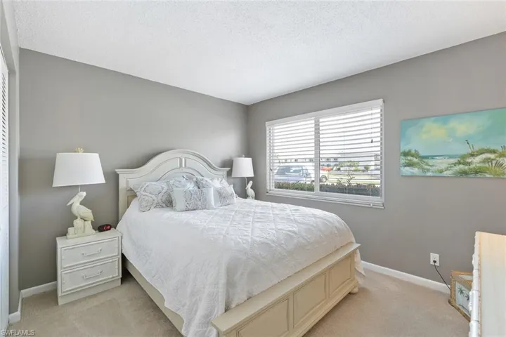 240  Palm  DR, Naples, FL 34112