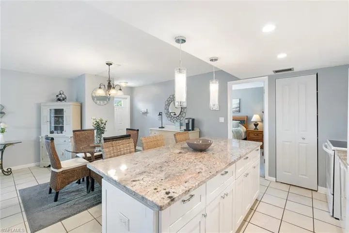 240  Palm  DR, Naples, FL 34112