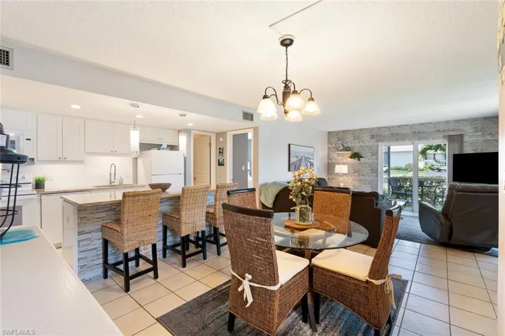 240  Palm  DR, Naples, FL 34112