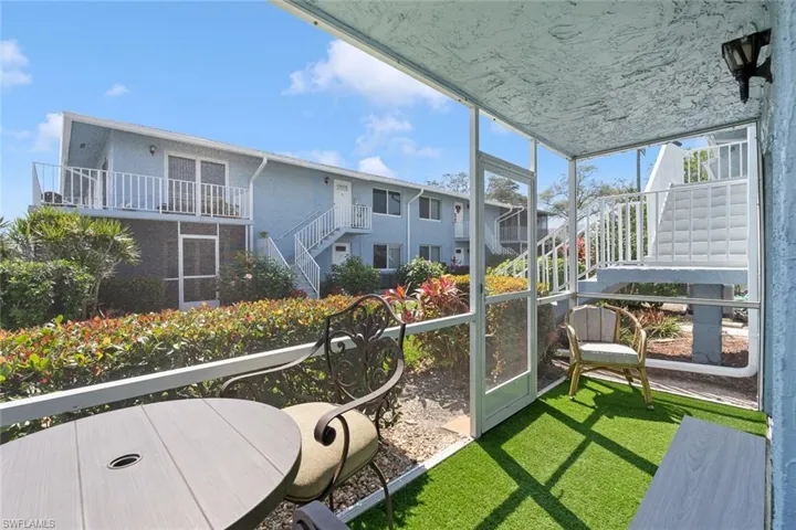 240  Palm  DR, Naples, FL 34112