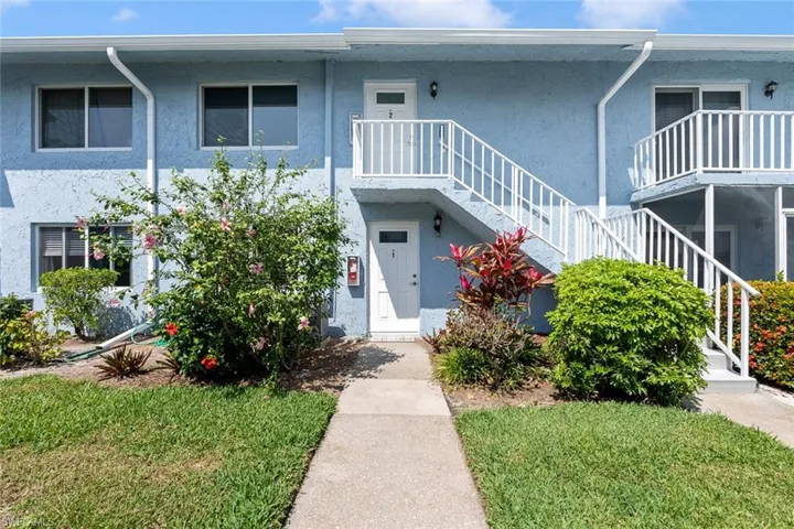 240  Palm  DR, Naples, FL 34112