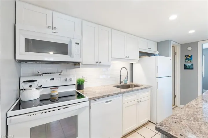 240  Palm  DR, Naples, FL 34112