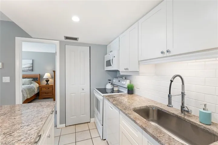 240  Palm  DR, Naples, FL 34112