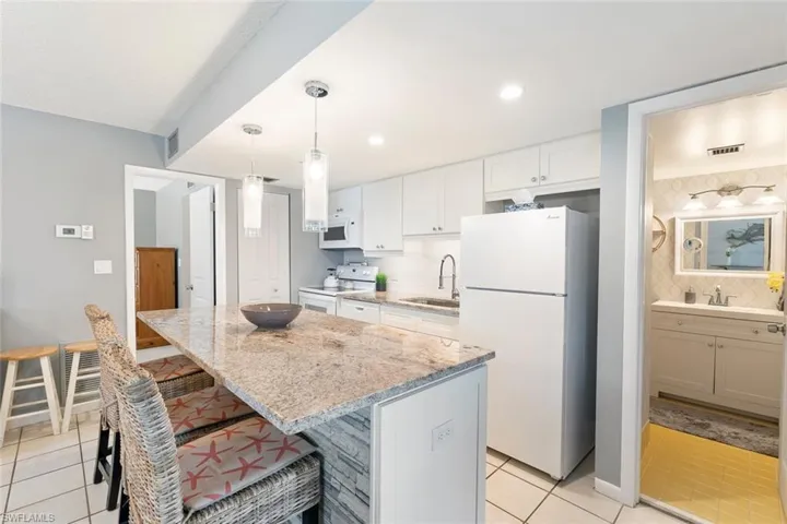 240  Palm  DR, Naples, FL 34112