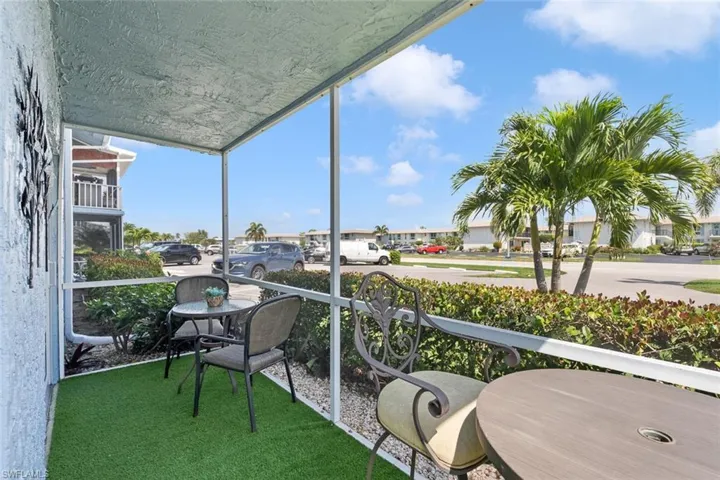 240  Palm  DR, Naples, FL 34112