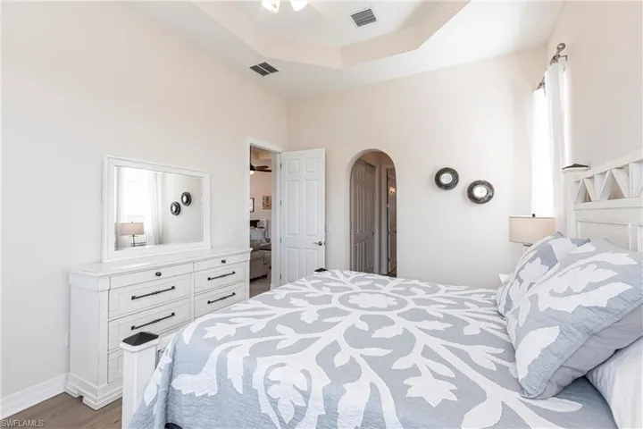 Recessed tray ceiling with a ceiling fan