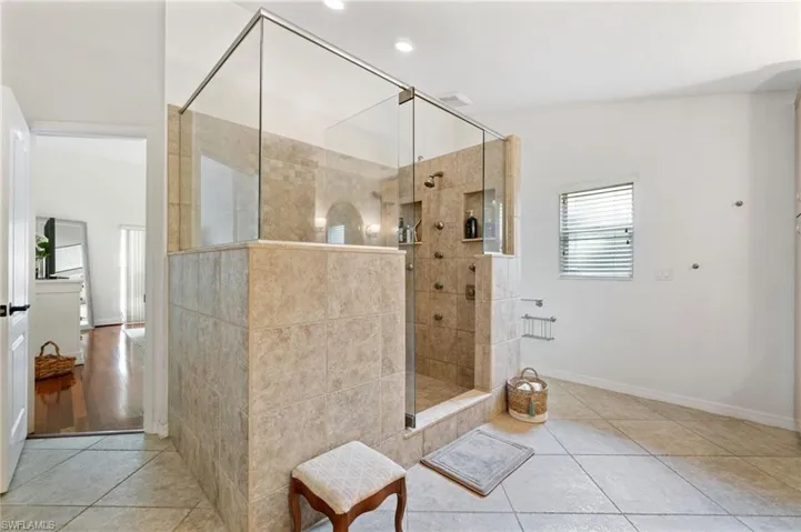7021  Appleby  DR, Naples, FL 34104
